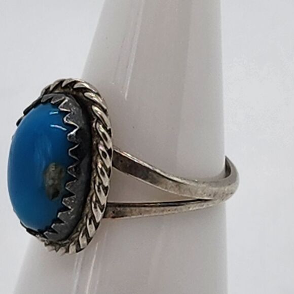 Navajo Style Sterling Silver & Turquoise Stone Ring (4) - Picture 3 of 6